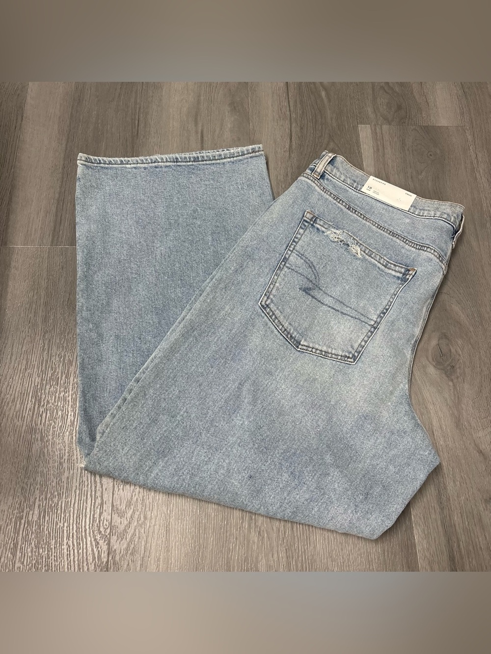 American Eagle Stovepipe High-Rise Strigid Light Wash Distressed Jeans 18R NEW